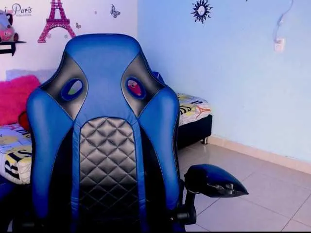 Live sex webcam photo for yunasaenz1 #274653802