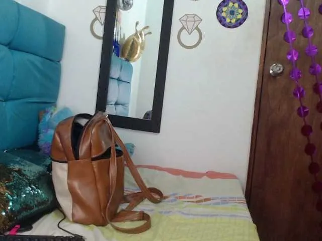 Live sex webcam photo for zafiro-rs1 #273388582