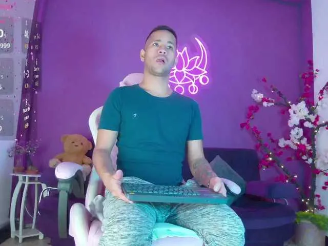 Live sex webcam photo for zaid-lion #290472411