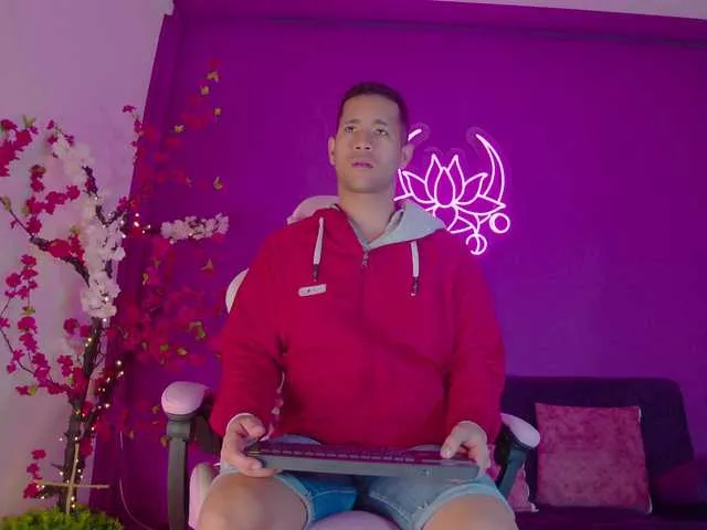 Live sex webcam photo for zaid-lion #290958013