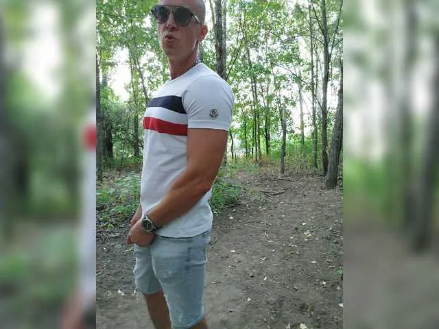 Live sex webcam photo for zeeuus84 #273837744