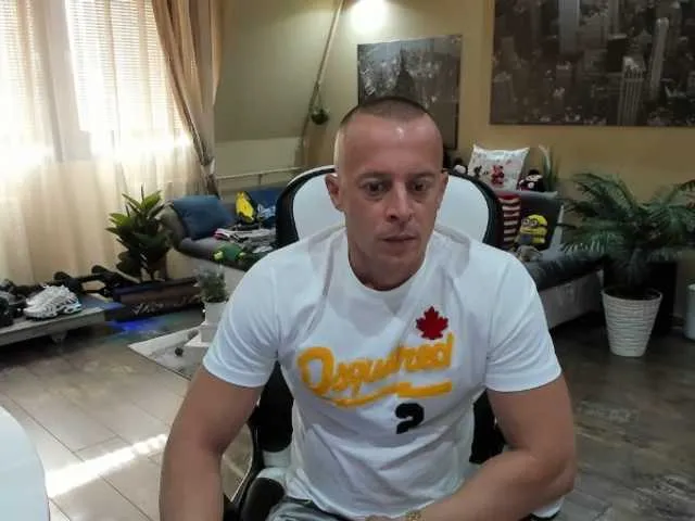 Live sex webcam photo for zeeuus84 #274339855