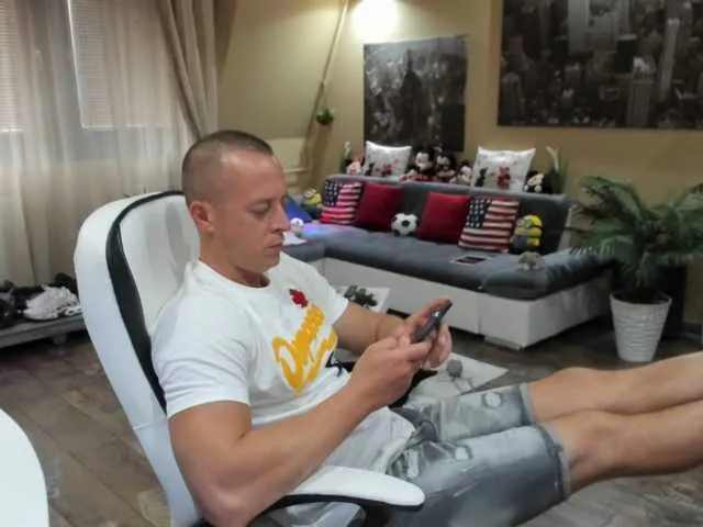 Live sex webcam photo for zeeuus84 #274389947
