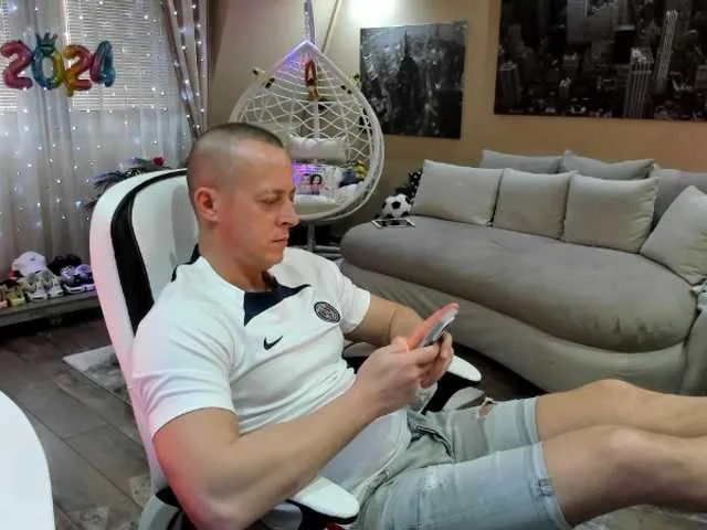 Live sex webcam photo for zeeuus84 #277398601