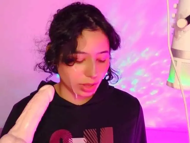 Live sex webcam photo for zephyrineuwu #276141863