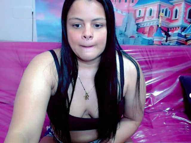 Live sex webcam photo for zoe-bigasshot #272474969