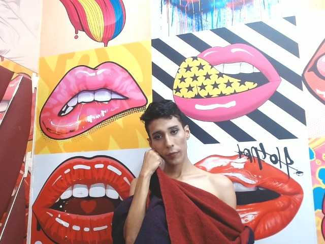 Live sex webcam photo for zoe-latin-ts #275433276