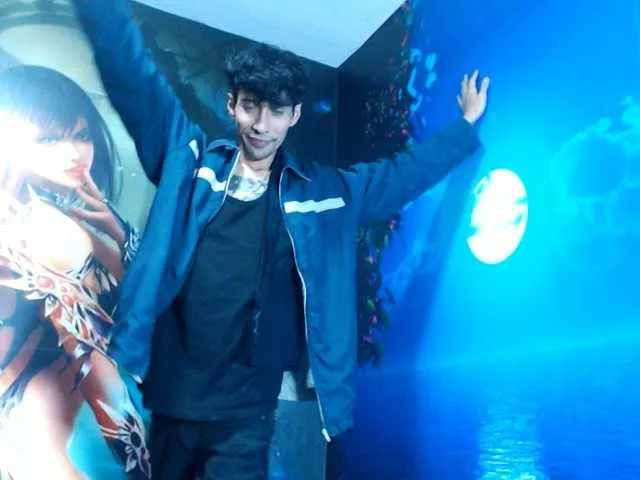 Live sex webcam photo for zoe-latin-ts #276943913