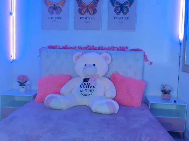 Live sex webcam photo for zoe-paris #274669078