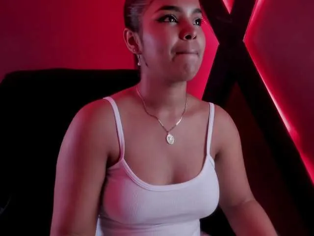 Live sex webcam photo for zoe-roux21 #291168617