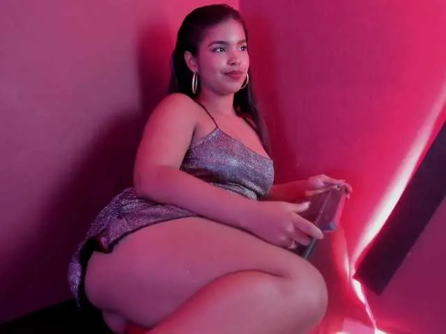 Live sex webcam photo for zoe-roux21 #291228084