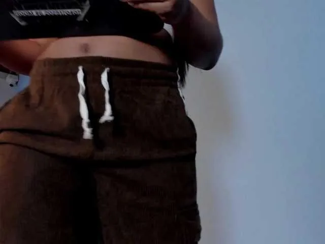 Live sex webcam photo for zoe-roux21 #291471700