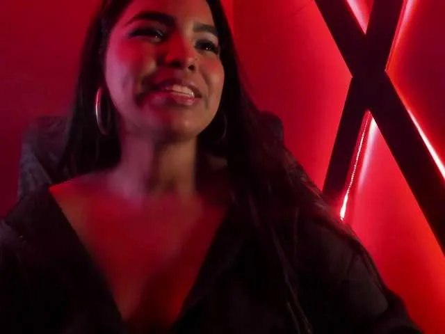Live sex webcam photo for zoe-roux21 #291513577