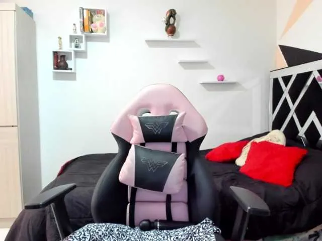 Live sex webcam photo for zoe-ylatinhot #273003855