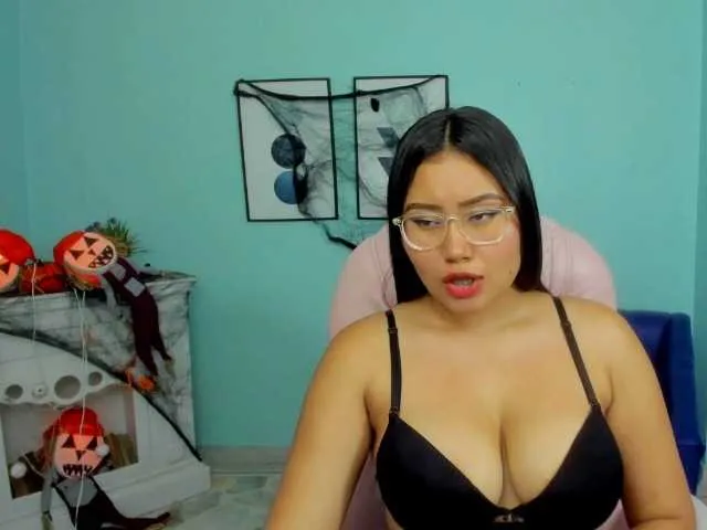 Live sex webcam photo for Zoe333 #276551062