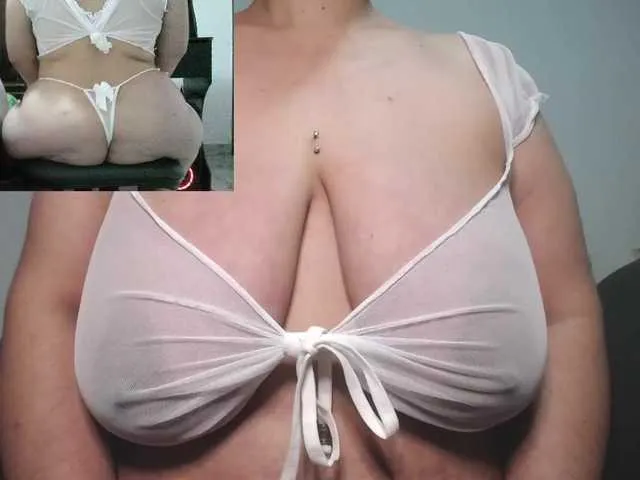 Live sex webcam photo for zoedoll #276989157