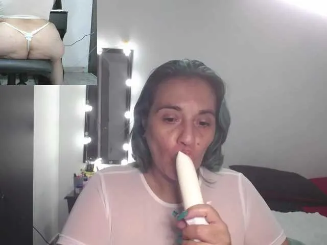 Live sex webcam photo for zoedoll #291683554