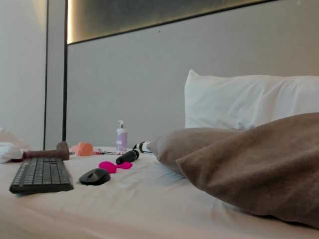 Live sex webcam photo for zoee-zi #292125215