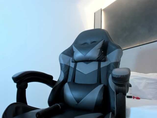 Live sex webcam photo for zoee-zi #292146266