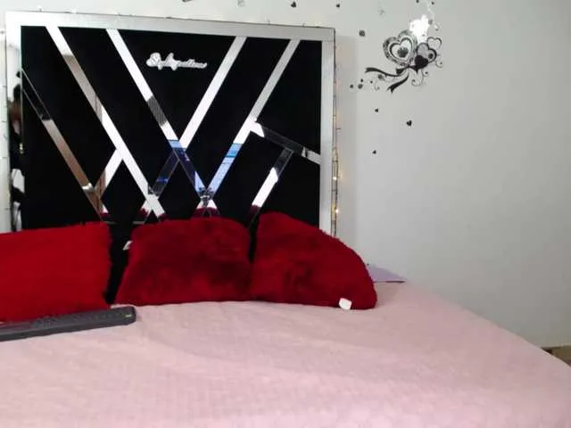 Live sex webcam photo for zoeparty11 #276954929