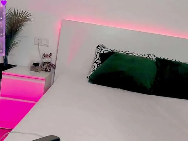 Live sex webcam photo for zoey-marie #290902853