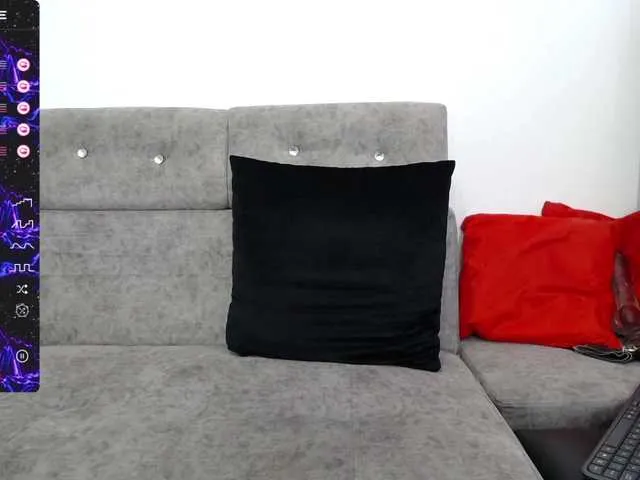 Live sex webcam photo for zoeyrogers #278026227