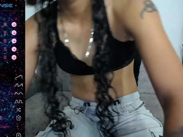 Live sex webcam photo for zoeyrogers #289328753