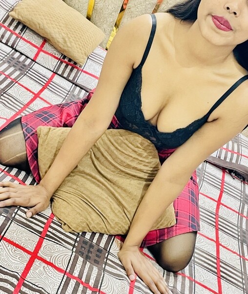 Live sex webcam photo for Zaara18 #4066103