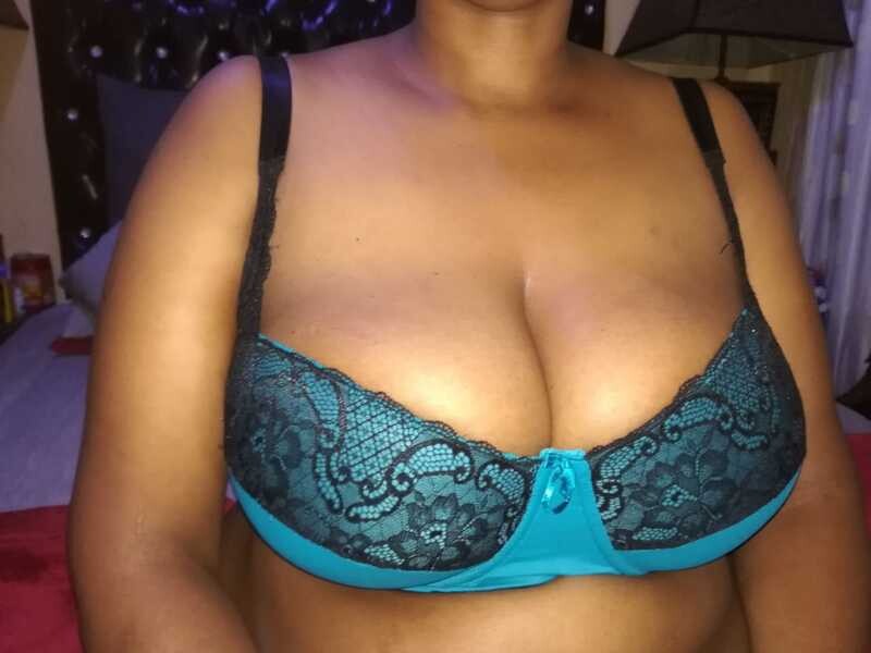 Live sex webcam photo for Chocolatehugeboobs42DD #2503160