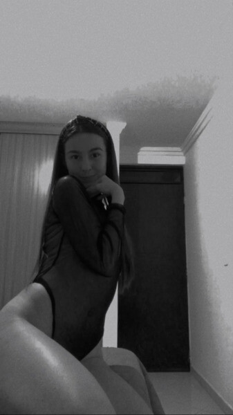 Live sex webcam photo for AliceMeyer #3429862