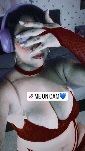 Live sex webcam photo for OnlyBluex #5897517