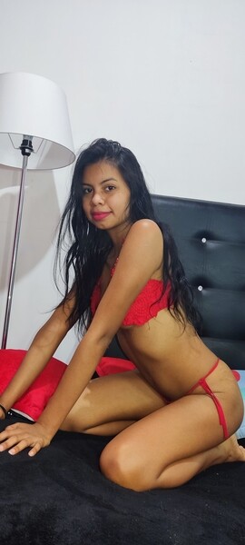 Live sex webcam photo for RossieStar #6010217