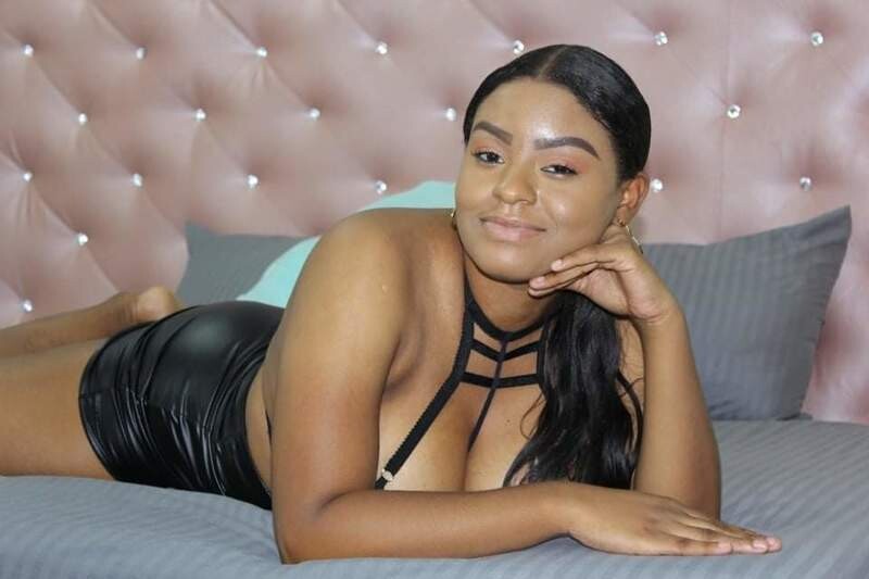 Live sex webcam photo for NahomiiQueen #3301935