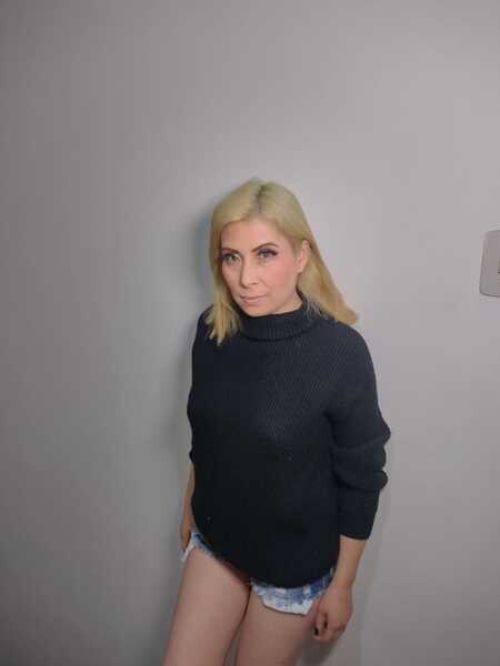 Live sex webcam photo for MiaLaurente #3419180