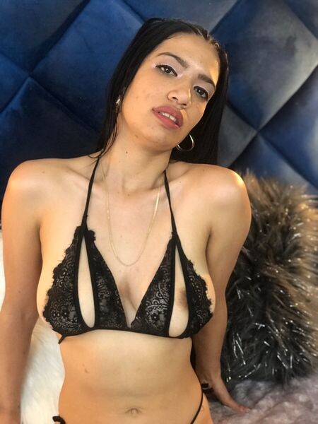 Live sex webcam photo for CamilaValencias #2900736