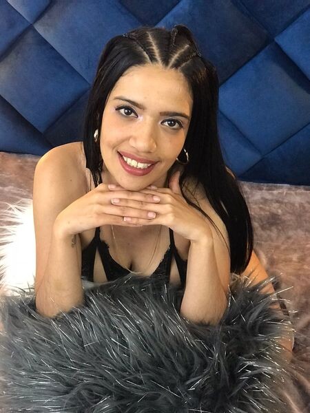 Live sex webcam photo for CamilaValencias #2900735