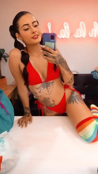 Live sex webcam photo for NaomyTatss #2826527