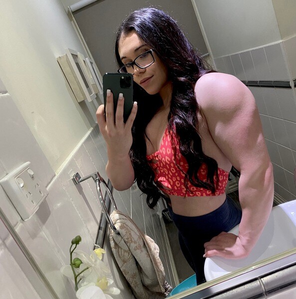 Live sex webcam photo for Musclemermaid #3252681