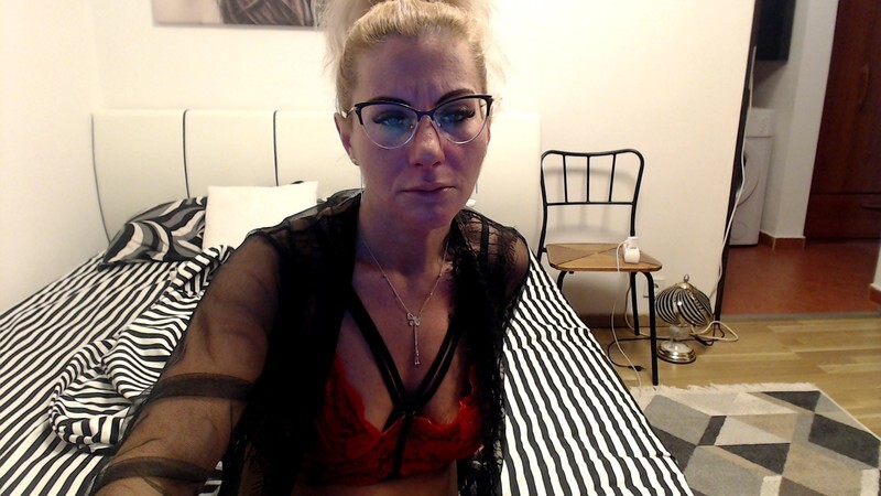 Live sex webcam photo for CORALYYEx #3154935