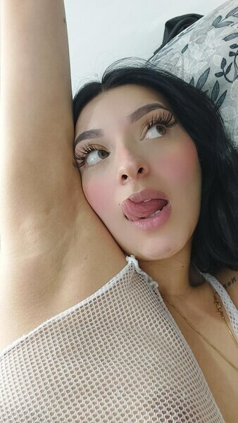 Live sex webcam photo for ArianaCortes #5887101