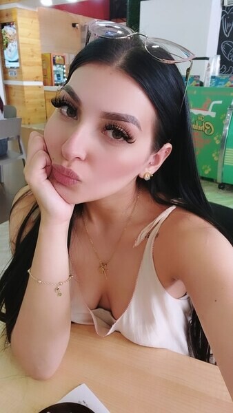 Live sex webcam photo for ArianaCortes #5867117