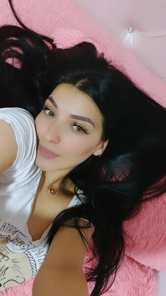 Live sex webcam photo for ArianaCortes #4065431