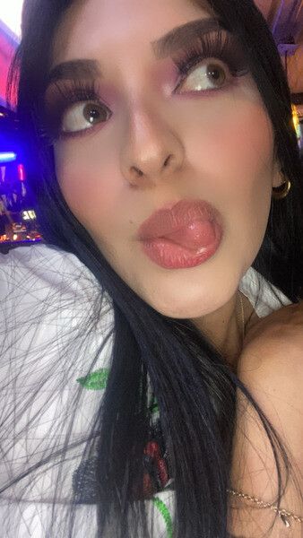 Live sex webcam photo for ArianaCortes #5611656