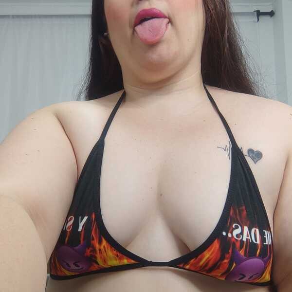 Live sex webcam photo for NicoleeBBW #3309193