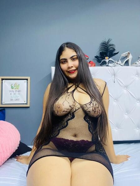 Live sex webcam photo for SophiaBrooks18 #3311002