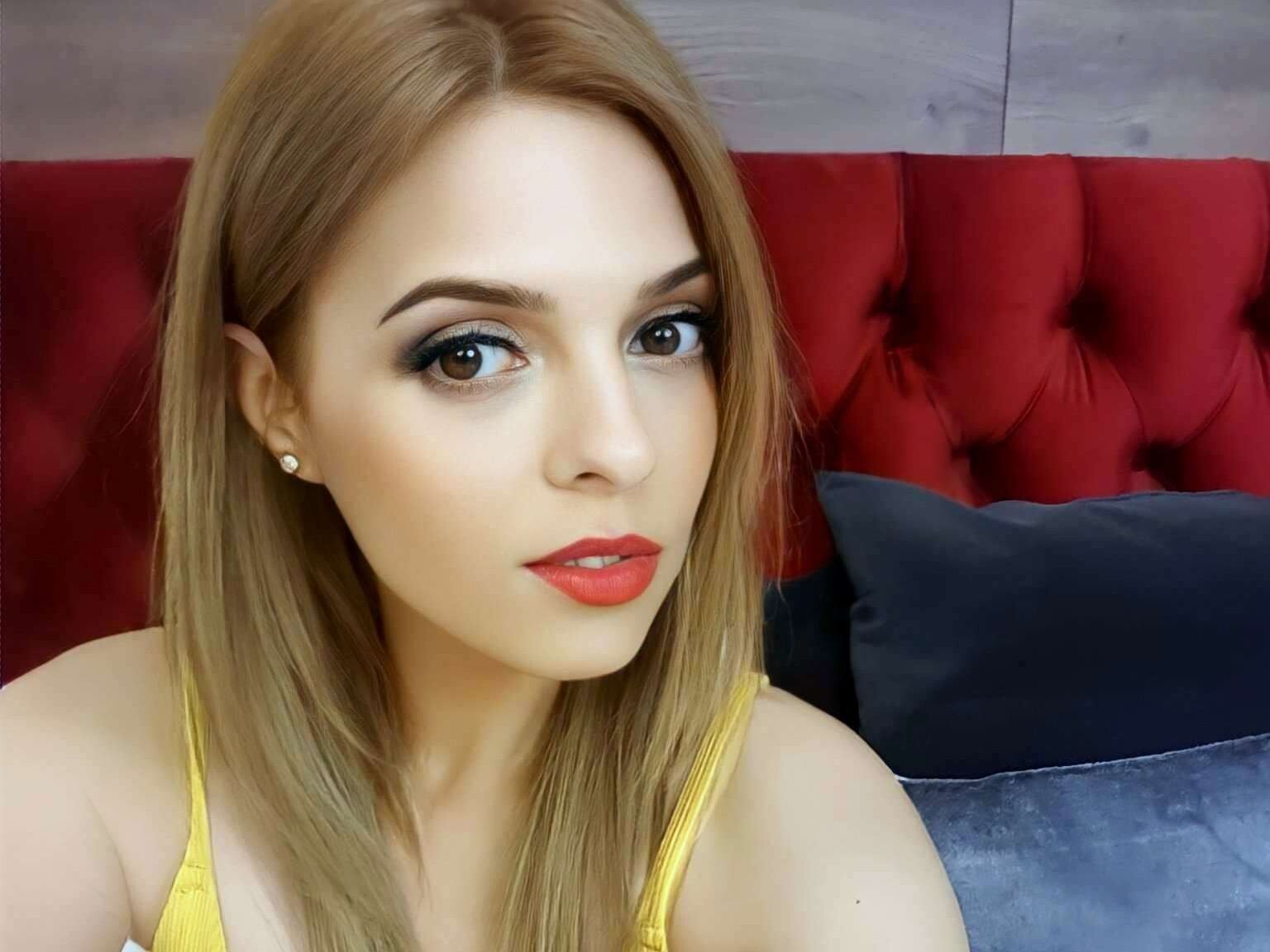 Live sex webcam photo for SophieQuinn #3325037