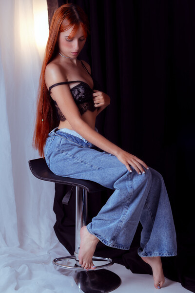 Live sex webcam photo for LeaThomsonn #6911731