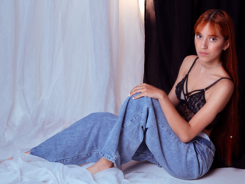 Live sex webcam photo for LeaThomsonn #6911738