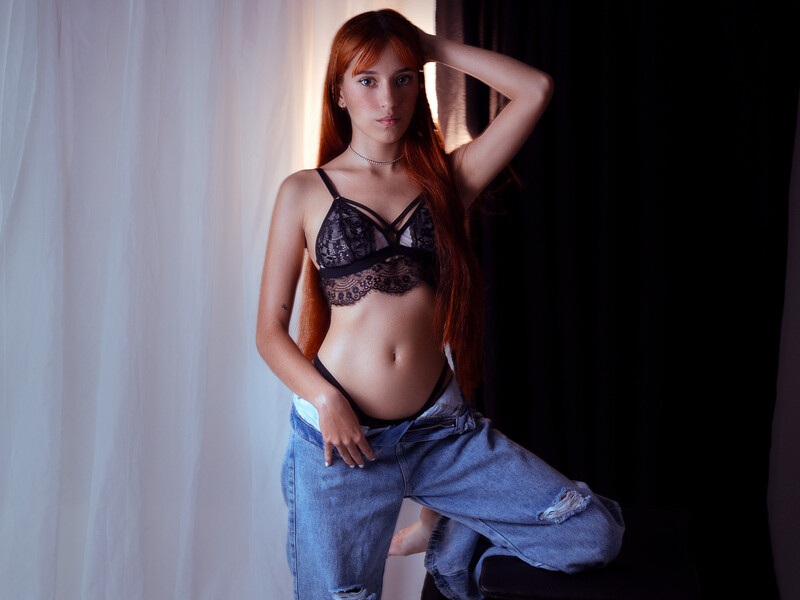 Live sex webcam photo for LeaThomsonn #6911735
