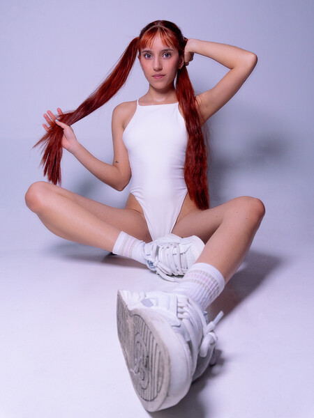Live sex webcam photo for LeaThomsonn #7005461